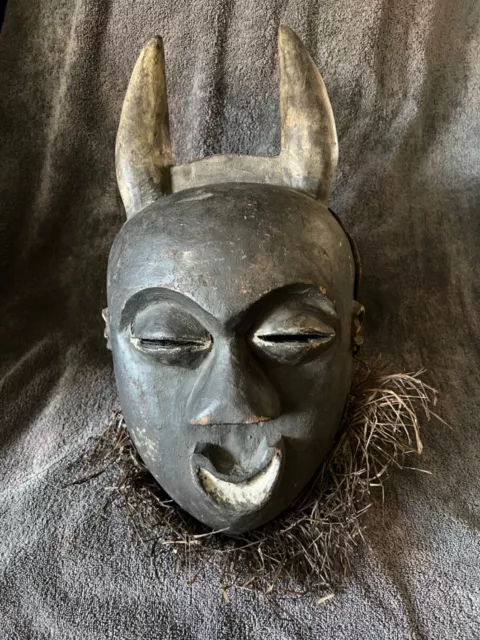 pende giphogo tribal helmet mask
