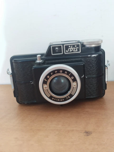 Macchina fotografica vintage con custodia in cuoio