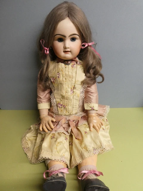 POUPÉE ANCIENNE BOUCHE fermée avec yeux en verre pour maison de poupée
