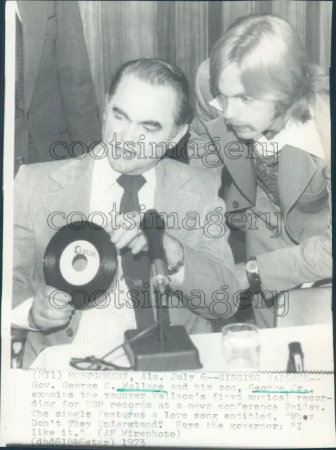 1973 AL Governor George Wallace Holding 45 Record by Son George Jr Press Photo