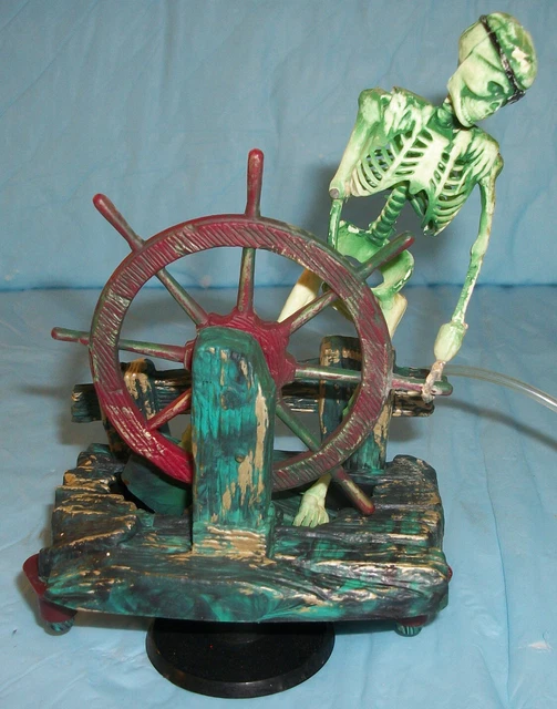 Skeleton at Ship's Wheel Pen Plax Aquarium Bubbler Decoration 1983 NR