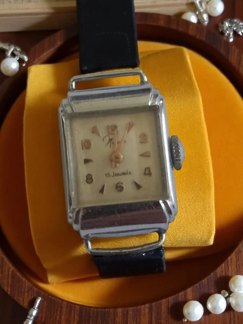 Montre Mécanique Vintage Femme Rétro à Restaurer - Non Testée, Style Ancien, Multicouleur