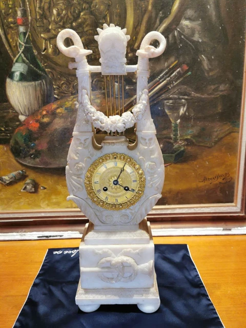 Orologio lira in alabastro Carlo X, Francia, Coeur a Paris