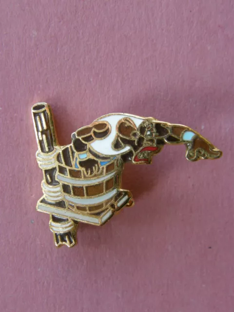 rare broche (no pin's) BABA n°2  - signé STADIUM - dim:30x23 ,asterix