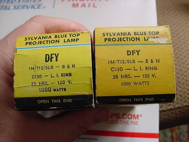 2 NUEVO DE LOTE ANTIGUO Bombillas de Proyección Sylvania Prendas para el torso azul DFY 1000 Vatios 120V Probado Fuerte