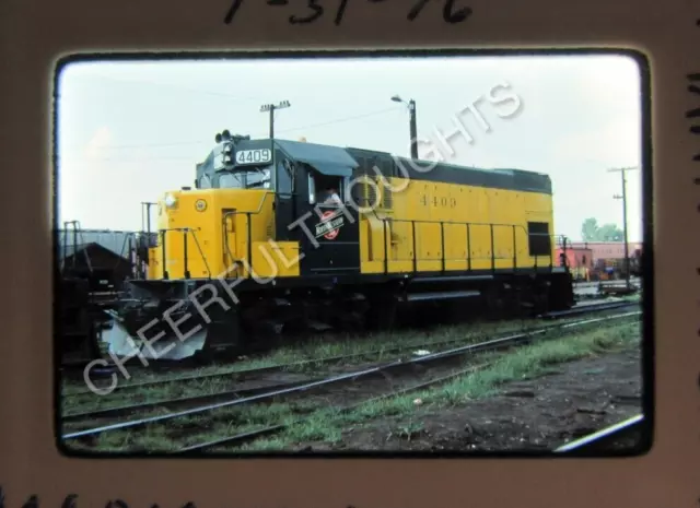 Original  '76 Kodachrome Slide CNW Chicago Northwestern 4409 GP15-1        37U19