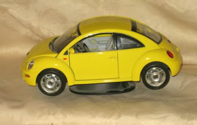 Volkswagen New Beetle ,marque  Burrago  1/18