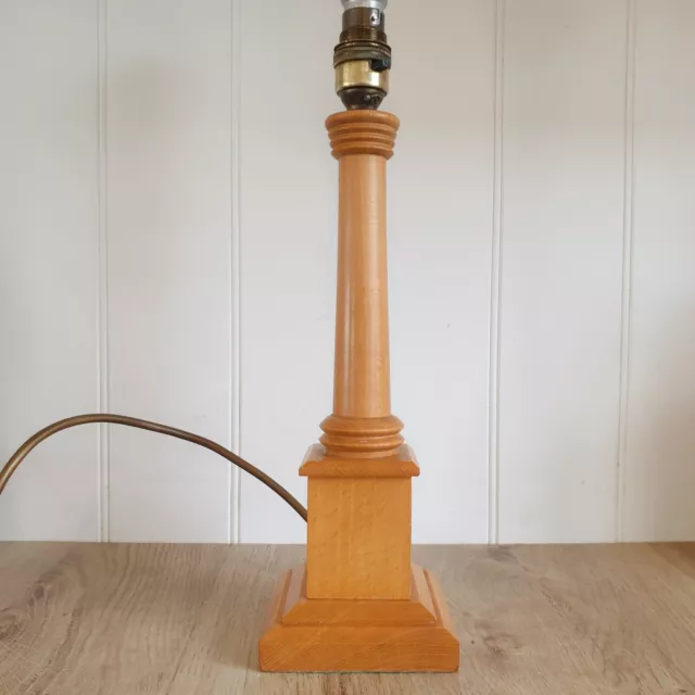 Lámpara de mesa estilo pilar de pedestal de madera de tono medio vintage Lancraft - 35 cm