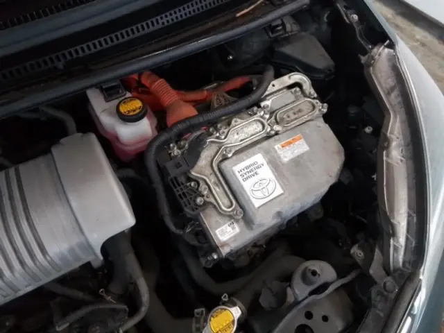 For Skoda Superb MK3 2015-2020 Car Engine Battery Positive