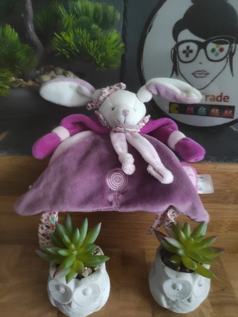 Doudou Et Compagnie Knuffel Lapin Cerise DC2701 Plat Mouchoir #geektradedoudou
