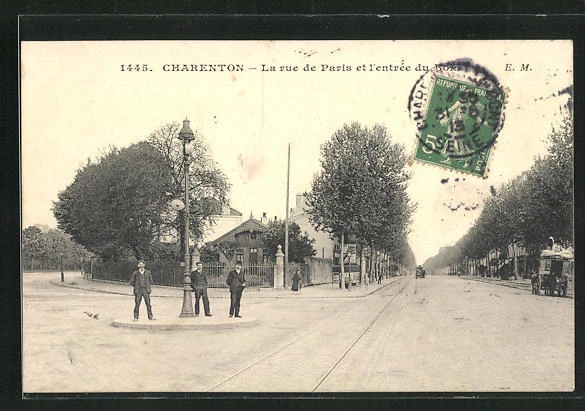 CPA Charenton, la rue de Paris et l´entree du Bois 1913