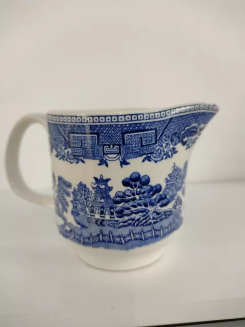 Vintage Arklow jug. Ireland. Blue & white Willow. Collectable piece. Immaculate