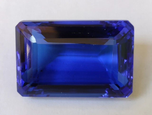 Tanzanite bleue 168,70 ct. Bague émeraude en pierres précieuses lâches...