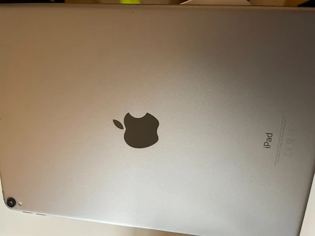 Apple iPad Pro 1st Gen. 64GB, Wi-Fi + 4G, 10.5 in - Silver