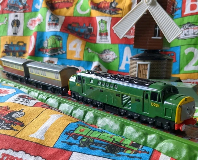ERTL THOMAS THE Tank Engine & Friends Diesel D261 & Express Coaches ...