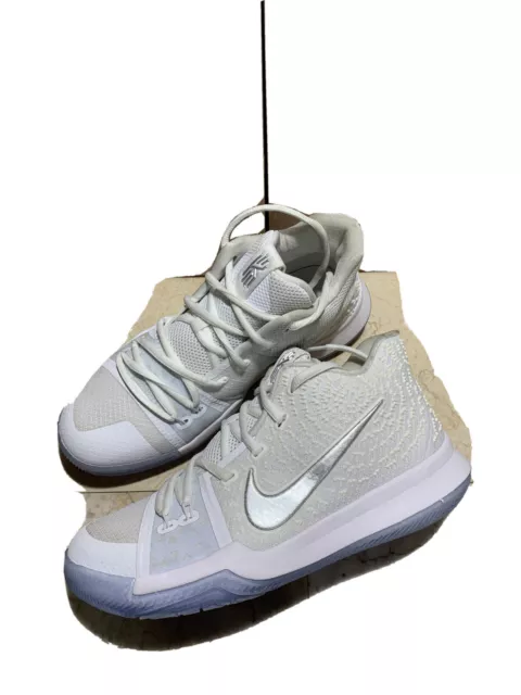 NIKE KYRIE AZURIE Elizabeth White Chrome SNEAKERS BASKETBALL 6Y