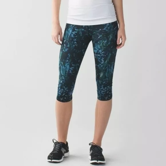 Lululemon Athletica Run Top Speed Full On Luxtreme Blue Floral Crop Legging 6