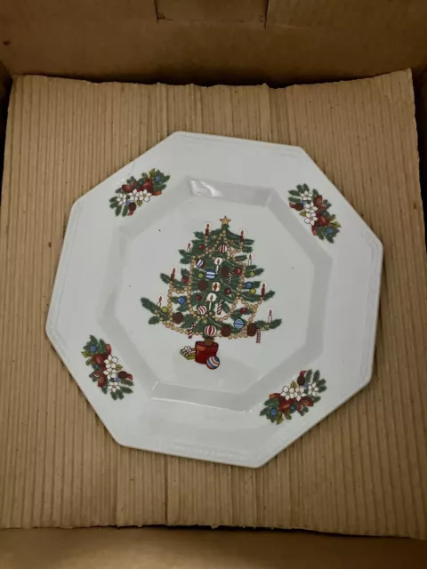 Christmas Tree Fairfield Dinner Plates Peace on Earth Fine China Set 16 NOS 3