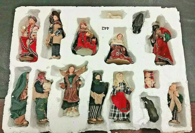 Presepe Set Di 15 Statuine In Plastica Con Vestiti In Tessuto Completo In Box