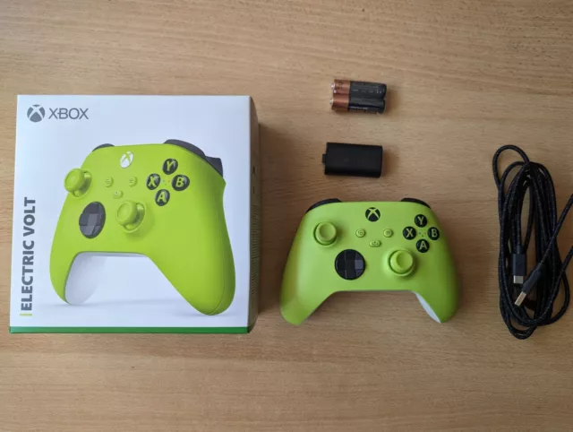 Microsoft Controller für Xbox One/Series S/X - inkl. Play and Charge Kit