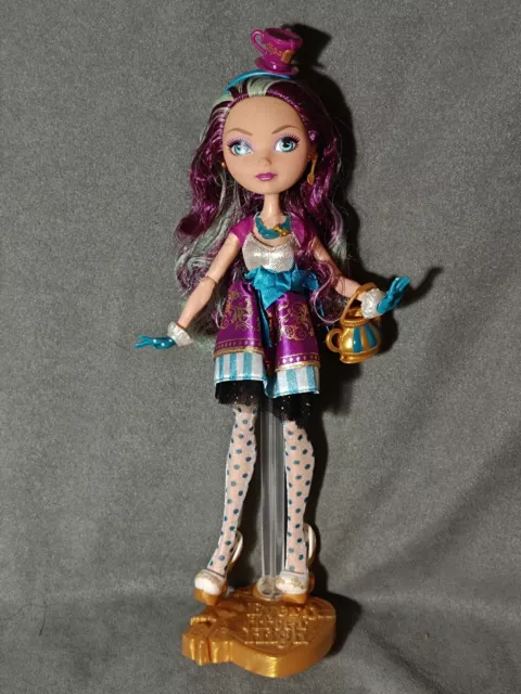 Boneca Ever After High - Básica - Madeline Hatter Dmj76 - MP Brinquedos