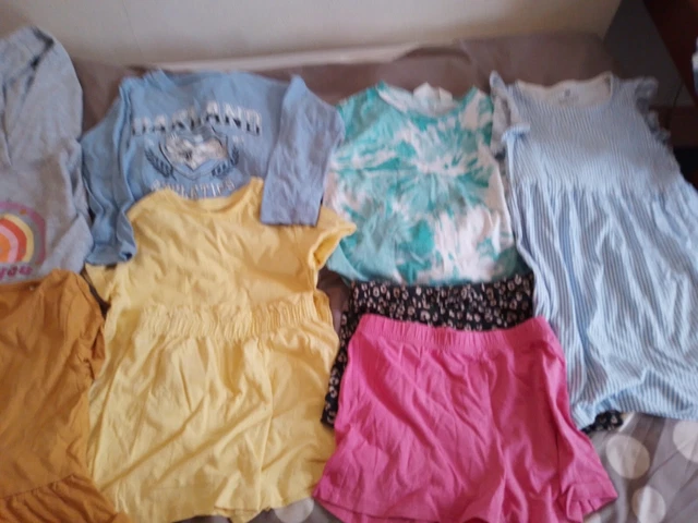 Pacchetto abiti da ragazza abito felpa con cappuccio t-shirt pantaloncini età 4-6