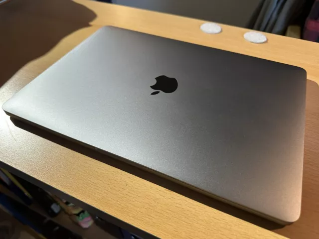 Apple MacBook Pro 13,3 Zoll (128GB SSD, Intel Core i5 7. Gen., 3,60GHz, 8GB RAM)