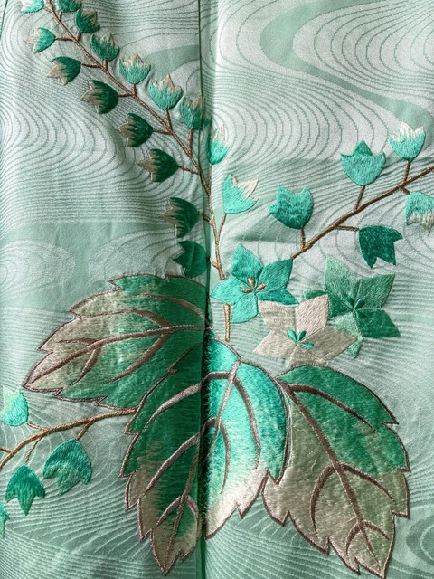 Vintage Japanese kimono - Furisode Kimono robe with beautiful embroidery 2