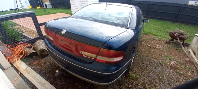 1998 Holden Vt Calais 3