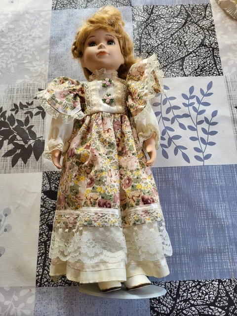 GRANDE POUPÉE DE la belle époque en porcelaine- "La divine mariée