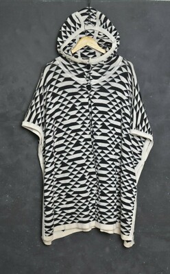 DAKS London Poncho Lana Lavorato a Maglia Wrap CARDIGAN CON CAPPUCCIO S M Jumper Maglione Nero Bianco 