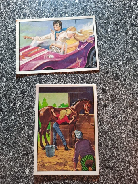 2 vignettes Panini Barbie parade n°121 et 142
