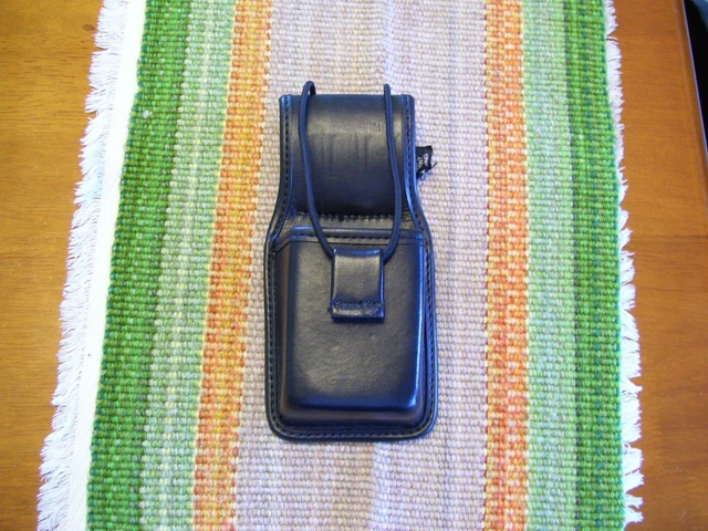 Bianchi AccuMold Elite Universal Radio Holder Blk Pln Nylon Holster Holder Pouch