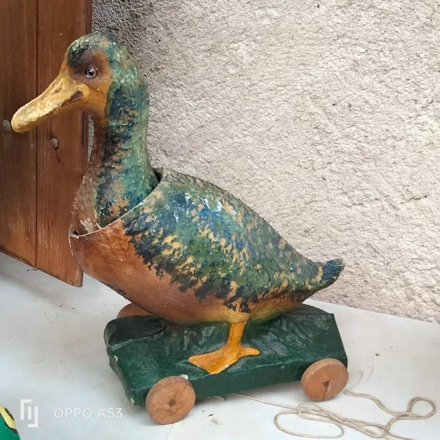 Petit cochon bleu upcyclé sur support en bois e papier mâché et