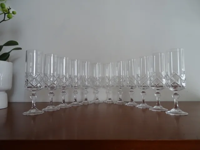 12 flutes champagne cristal d'Arques modèle VENDOME taille croisée - Avec boites