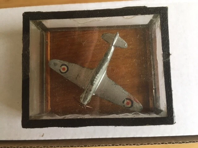 Ancienne Maquette Hawker Hurricane Sous Vitrine - Occasion