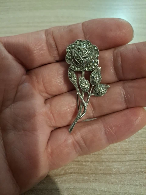Broche Vintage Fleur En Argent Massif Avec Marcassite - Il Manque Quelques Brillants