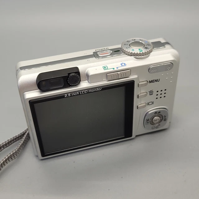 Hitachi HDC-831E 8,1 megapixel fotocamera digitale compatta argento testato 2