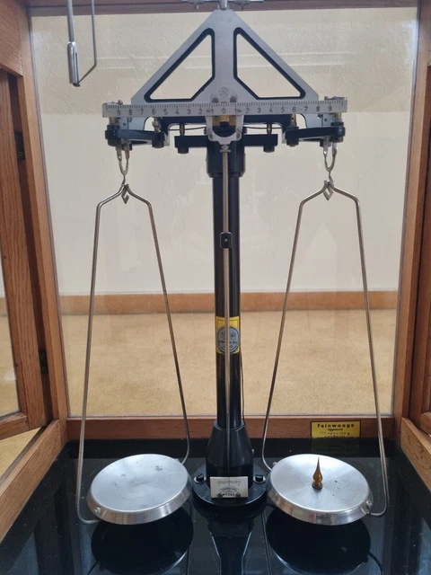 Antike Apothekerwaage Sartorius Werke; Kästchen mit Feingewichten 3