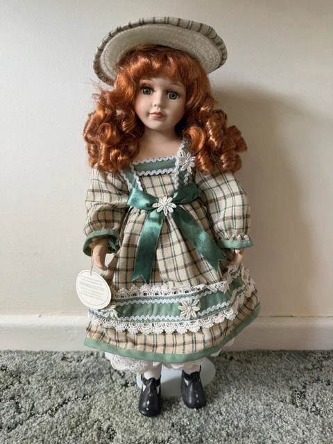 THE KNIGHTSBRIDGE COLLECTION Porcelain Doll Girl In Green Dress With Hat  16.15 - PicClick UK