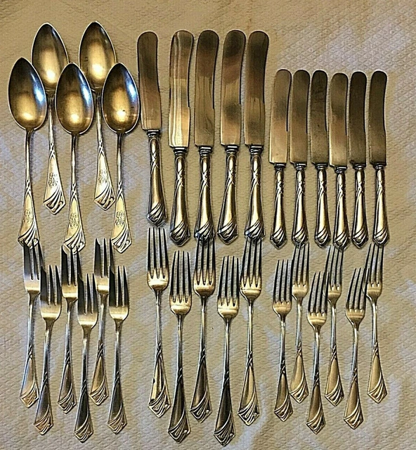 Faire Offre Raisonnable Ménagère 24 couverts métal argenté 84g vintage - Arts de la table Faire Offre Raisonnable Ménagère 24 couverts métal argenté 84g vintage - Arts de la table