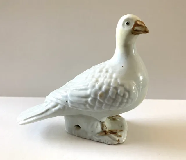 18th Century Chinese Export Blanc de Chine Dehua Dove