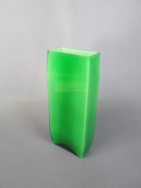 Florero Vidrio Opal De Color Verde E Base Rectangular