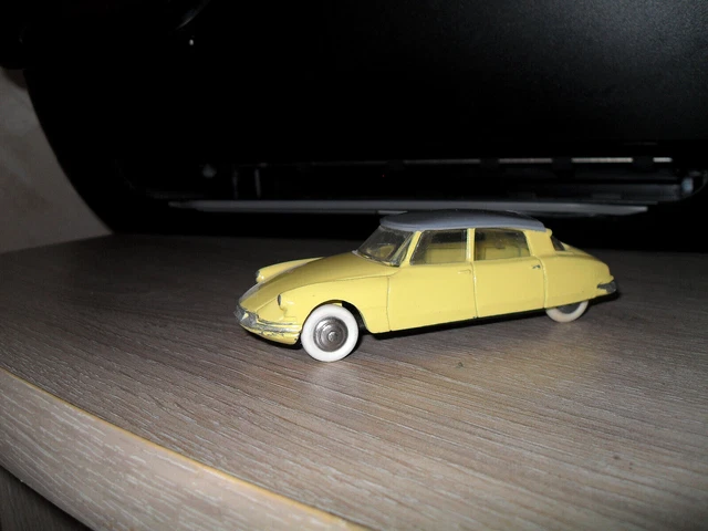 dinky toys atlas Citroen DS19 Ref: 24c