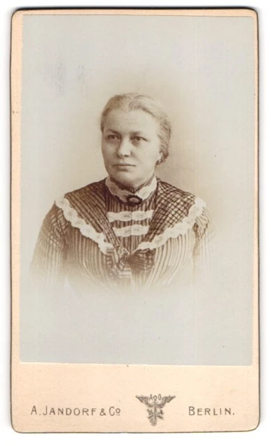 Fotografie A. Jandorf& Co, Berlin, Spittelmarkt 16 /17, Portrait ältere Frau in