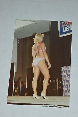 candid of curvy blonde woman in bikini heels short hair VINTAGE PHOTOGRAPH b
