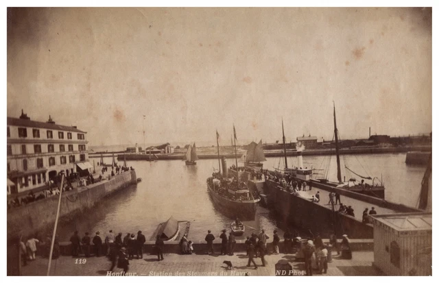 France, Le havre, le phare de Sainte-Adresse by Photographie originale