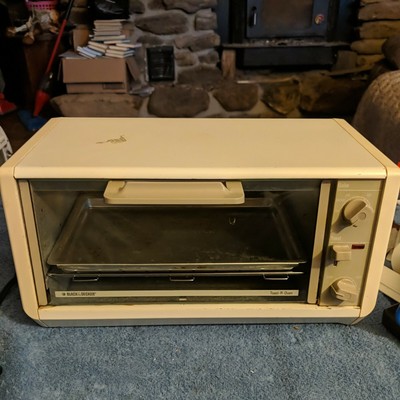 Black & Decker Spacemaker Under Cabinet Toast-R-Oven TRO200TY1 Toaster Broil RV