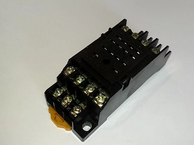 Omron Pyf14A Base De Rele De 4 Contactos