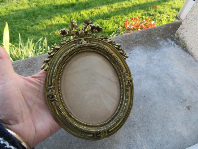 Vintage cadre photo rond miniature en bronze, médaillon à poser ou à suspendre - France